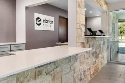 Photo 5 - Clarion Pointe Fort Worth East - Arlington