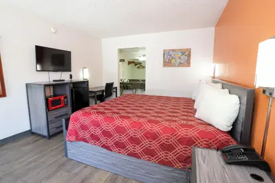 Photo 5 - Express Inn
