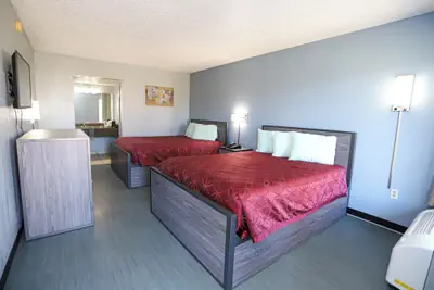Photo 3 - Express Inn
