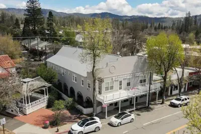 Photo 2 - Weaverville Hotel