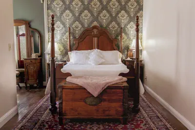 Photo 5 - Weaverville Hotel