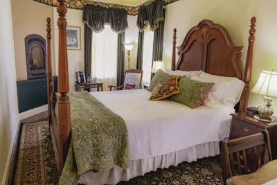 Photo 4 - Weaverville Hotel