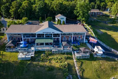 Photo 2 - Riverboat Inn and Suites