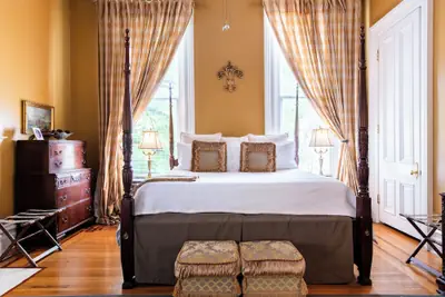 Photo 3 - DuPont Mansion Bed & Breakfast