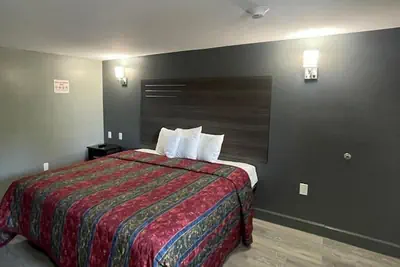 Photo 4 - Travelers Rest Motel