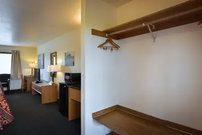 Photo 5 - Cap Sante Inn
