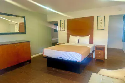 Photo 5 - Oceanside Inn & Suites