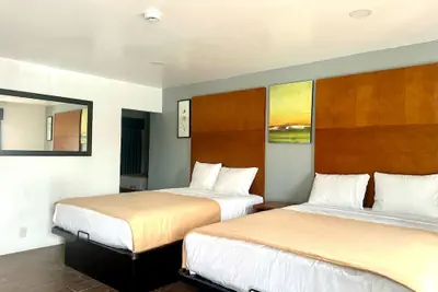 Photo 4 - Oceanside Inn & Suites