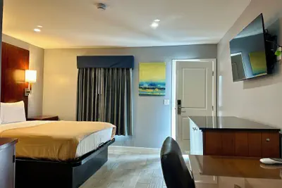 Photo 2 - Oceanside Inn & Suites
