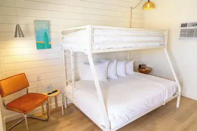Photo 4 - Driftwood Motel