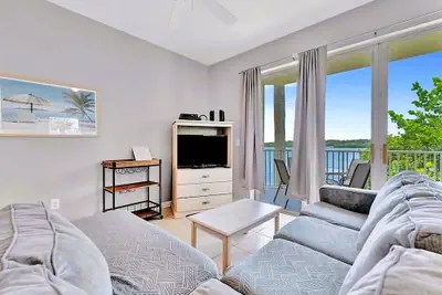 Photo 2 - The Bayview a Quaint 1 1 Balcony on the bay