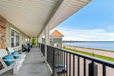 Photo 2 - Gold Coast Inn - At the Bay in Traverse City