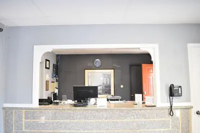 Photo 4 - Arlington inn