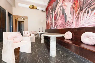 Photo 2 - The Oliver Hotel