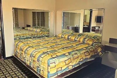 Photo 5 - Royal Budget Inn