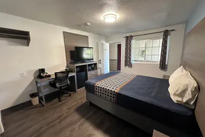 Photo 4 - Sands Motel