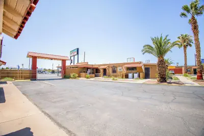 Photo 2 - Sands Motel By OYO El Paso Near Airport