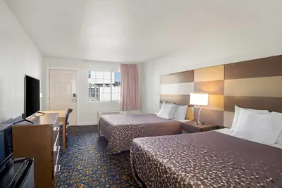 Photo 2 - Rodeway Inn Garland Harbor Point