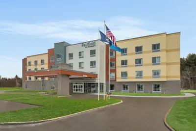 Photo 2 - Fairfield by Marriott Inn & Suites Traverse City
