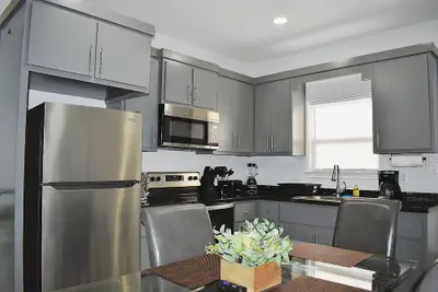 Photo 4 - Elegant Apartment 10 min to Mercedes Outlets