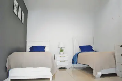Photo 3 - Elegant Apartment 10 min to Mercedes Outlets
