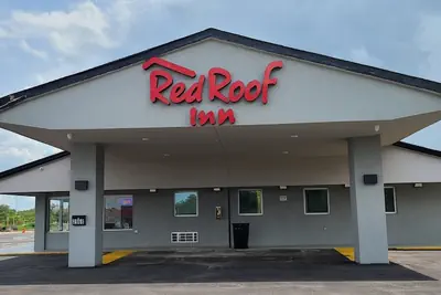 Photo 2 - Red Roof Inn Byron