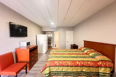 Photo 3 - Budget Inn