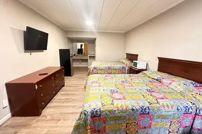 Photo 4 - Budget Inn