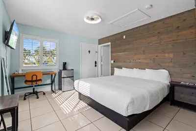 Photo 2 - Oceanfront Inn II