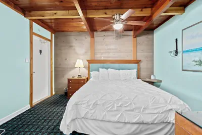 Photo 3 - Oceanfront Inn II