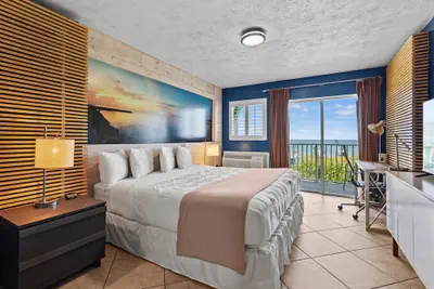 Photo 2 - Oceanfront Inn