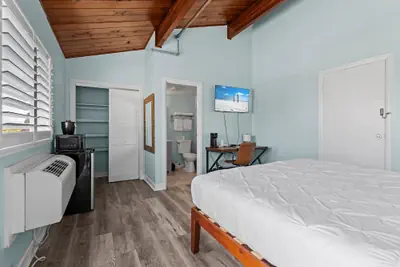 Photo 4 - Oceanfront Inn