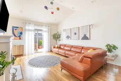 Photo 2 - FIFA 2026 3BR + Daybed Midway Near Seattle & Vancouver
