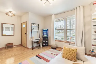 Photo 4 - FIFA 2026 3BR + Daybed Midway Near Seattle & Vancouver