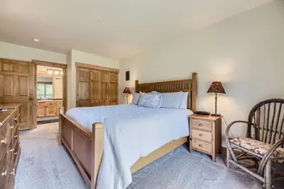 Photo 5 - 2652 Tenderfoot Lodge 3 Bedroom Condo by RedAwning