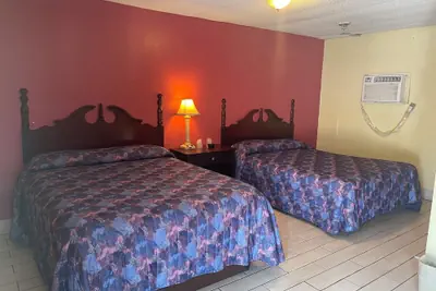 Photo 5 - Plaza Motel