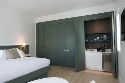 Photo 4 - Whitetail Court Hotel