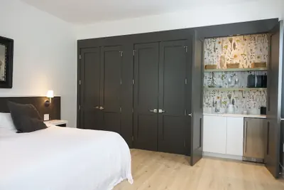 Photo 3 - Whitetail Court Hotel