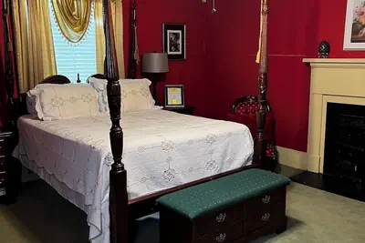 Photo 5 - Commodore Bed and Breakfast