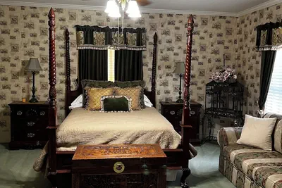 Photo 4 - Commodore Bed and Breakfast