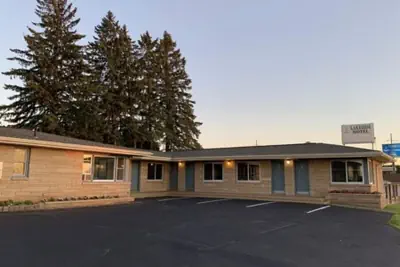 Photo 2 - Lakeside Motel