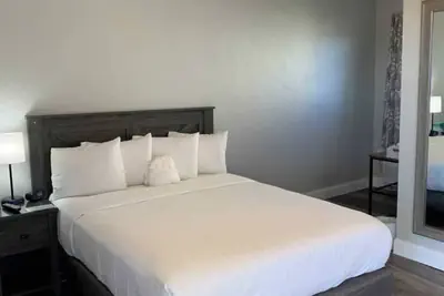 Photo 3 - Lakeside Motel