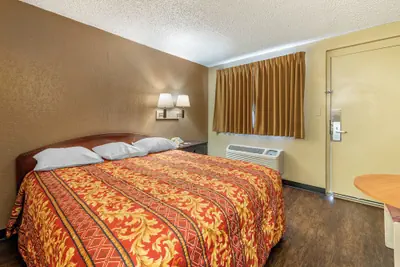 Photo 3 - Pueblo Inn