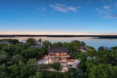 Photo 2 - Canyon Lakehouse Panoramic Lake Views With Firepit!