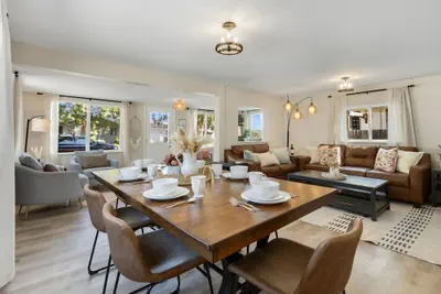 Photo 2 - Downtown Windsor Home With Hot Tub & Pool Table