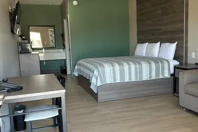 Photo 3 - Express Inn - Richey