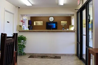 Photo 3 - Carom Inn Denham Springs-Baton Rouge