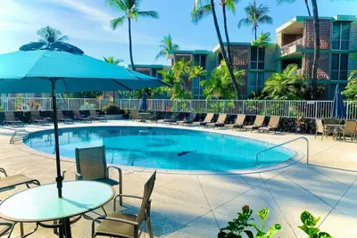 Photo 3 - Enjoy the Sunset Ocean Front 1BR Apt-pool On-site