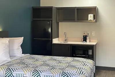 Photo 5 - Studio 6 Extended Stay - Huntsville, AL University Drive