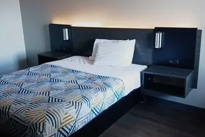 Photo 3 - Hotel 465 by Regency Inn & Suites